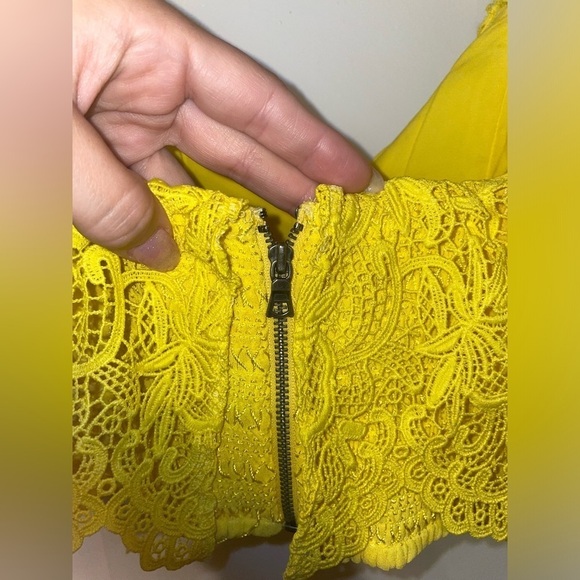 NWT! Alice + Olivia Bleeker Ruffled Lace Crop Top Sunbeam Yellow Smocked🌼 XS - Picture 12 of 16